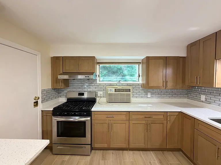 487 Lowell Ave #2 — Photo 3