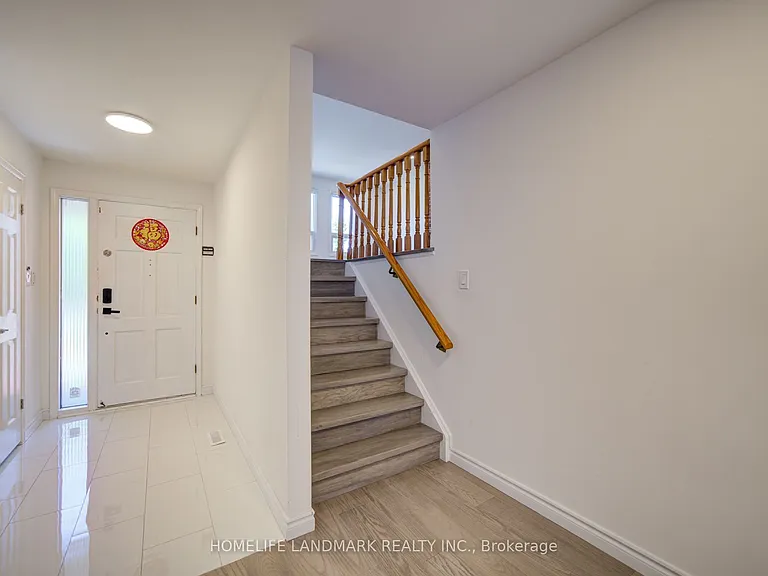 25 Lansbury Dr — Photo 12