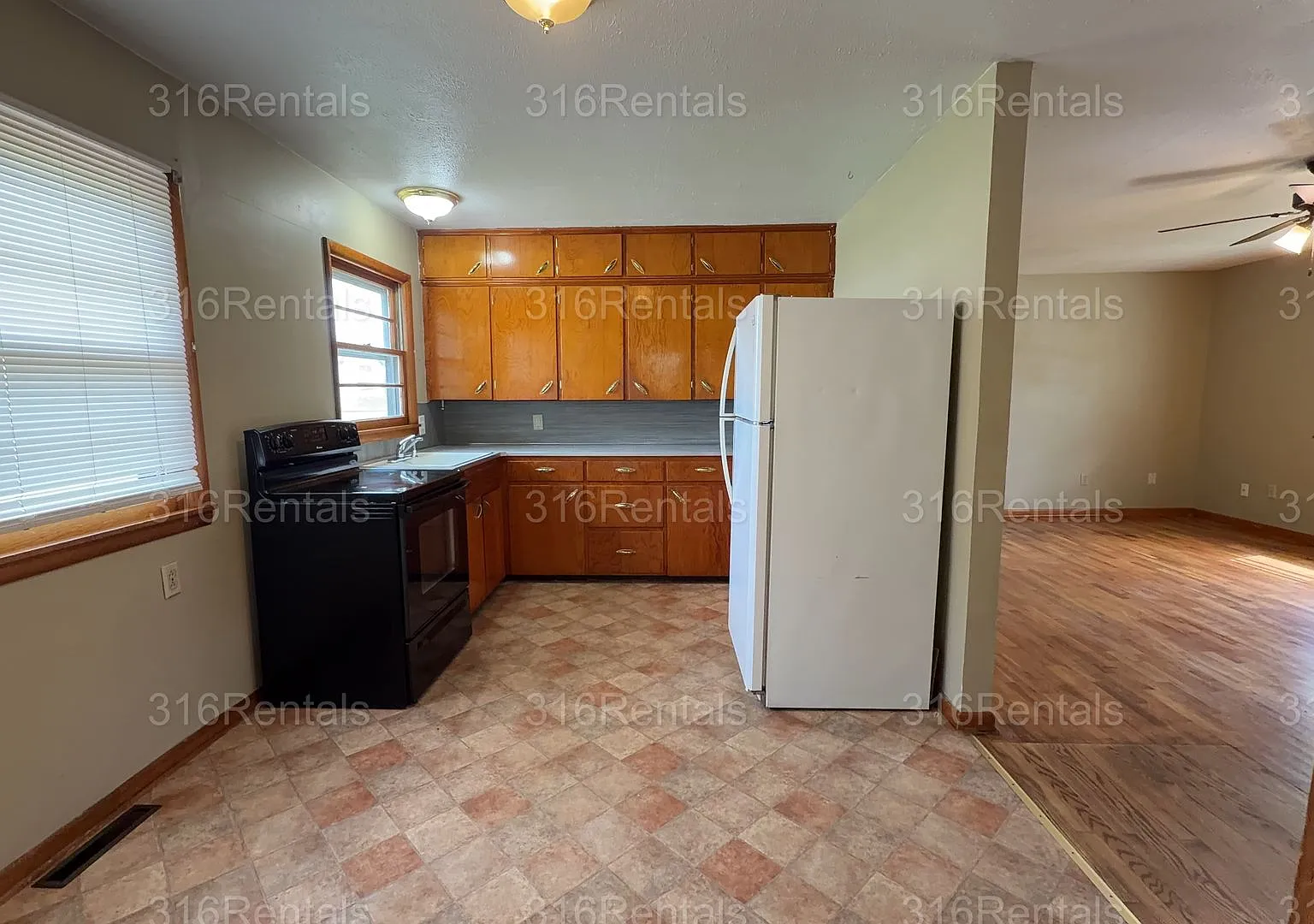 130 Ohio - Benton, KS $950 — Photo 4