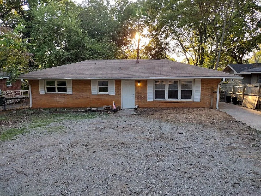 423 S Plymouth Rd NW — Photo 1