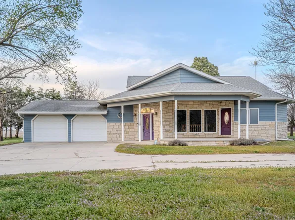 1250 14th Rd, Clay Center, KS 67432