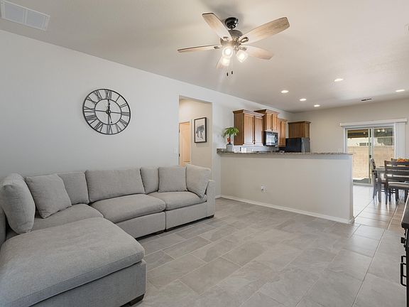 3rd image of 10919 Topacio St NW