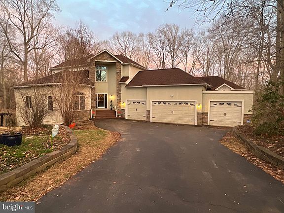 2nd image of 8701 Sinclair Mill Rd