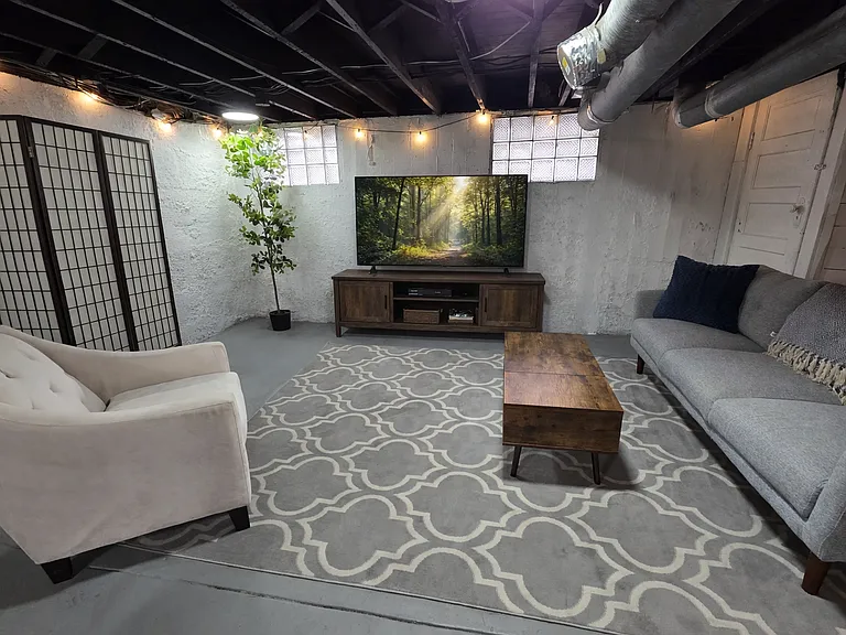 3552 Woodburn Ave #4 — Photo 15