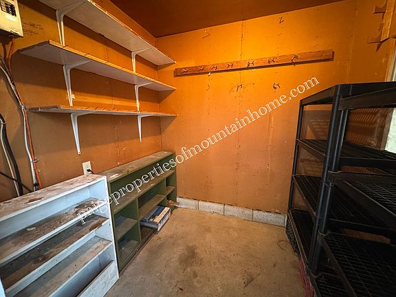 3rd image of 414 Ashington Dr