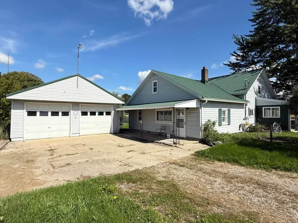 7122 Portland Rd, Saranac, MI 48881