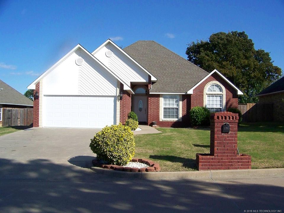 1st image of 2104 Wisteria Ln
