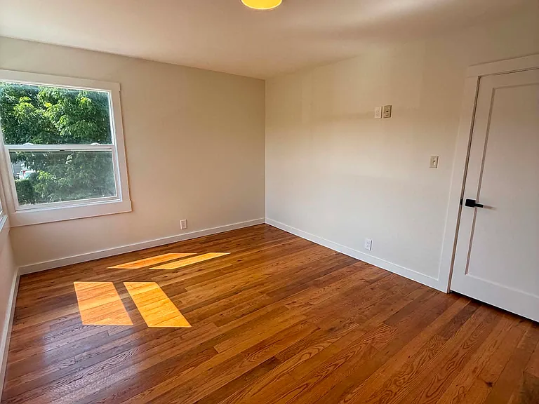 11329 5th Ave NE — Photo 11