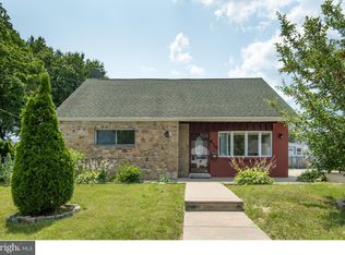 810 Tomlinson Rd, Philadelphia, PA 19116