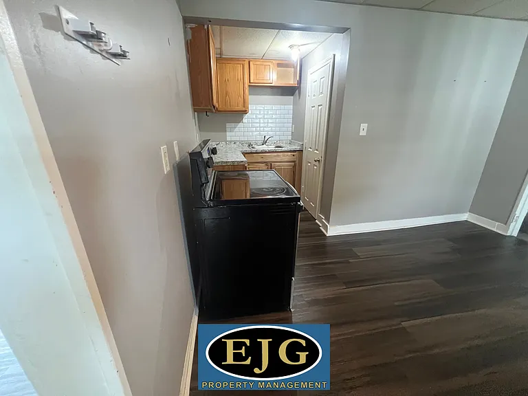 254 Central St #E — Photo 4