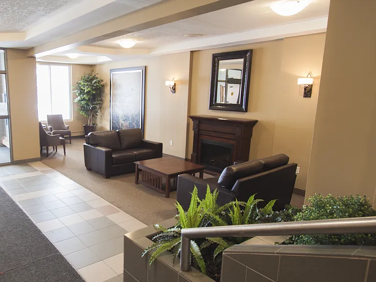250 Country Hill Dr — Photo 5