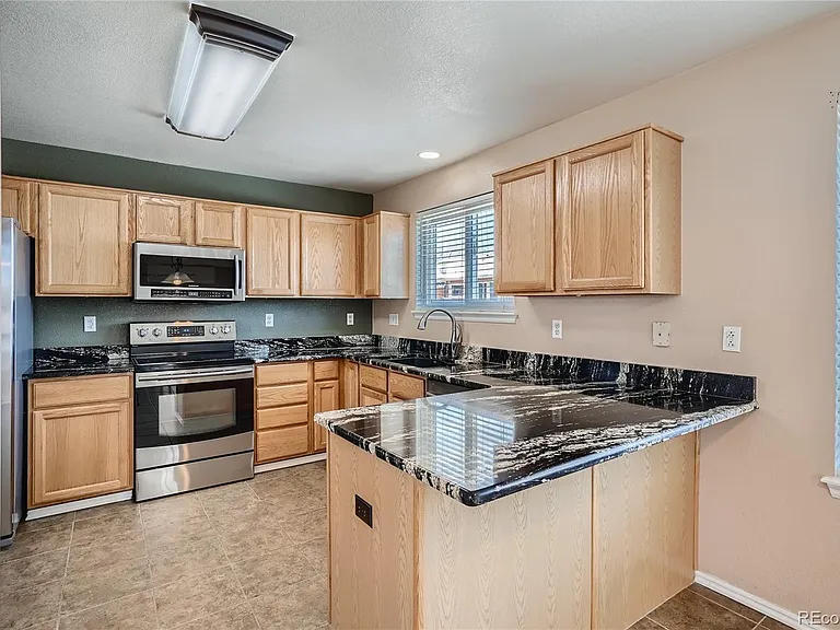 11640 Elizabeth Pl — Photo 3