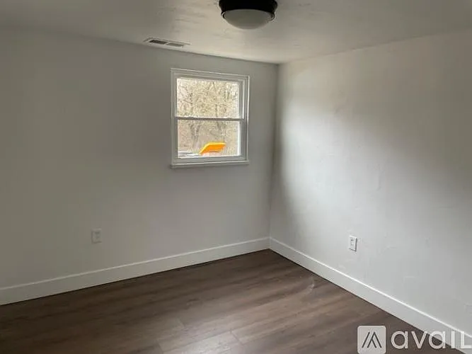 1121 E Main St — Photo 9