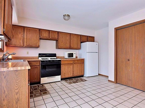 5th image of 12540 W 105th St