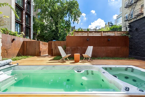 Sold by Compass | media 18