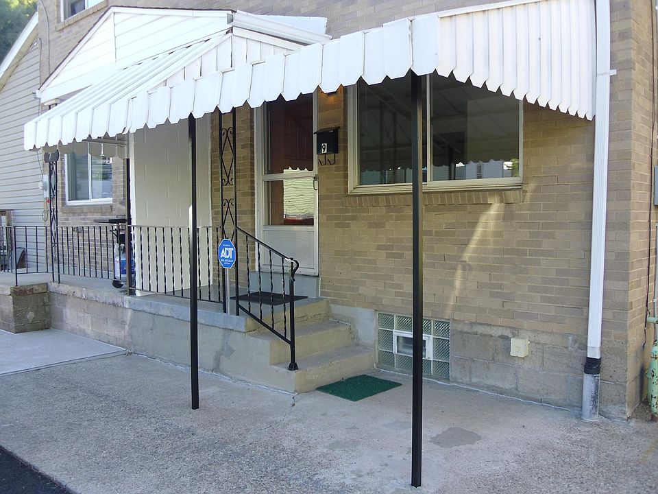 Front door with covered entryway/patio