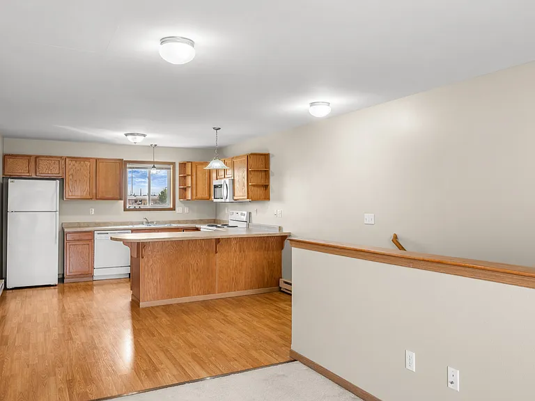 1508 Spruce Dr NE — Photo 3