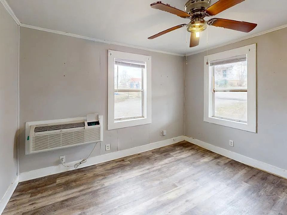 2nd image of 455 13th St #2