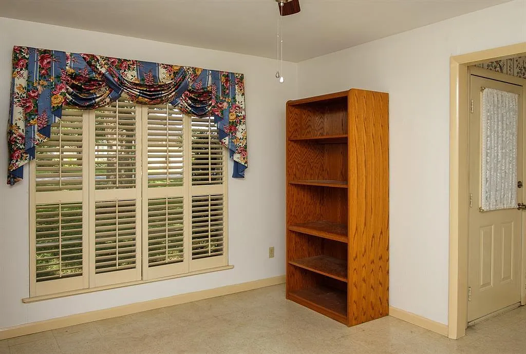 3 bed, 2.0 bath, 1456 sqft, $2,100 — Photo 4