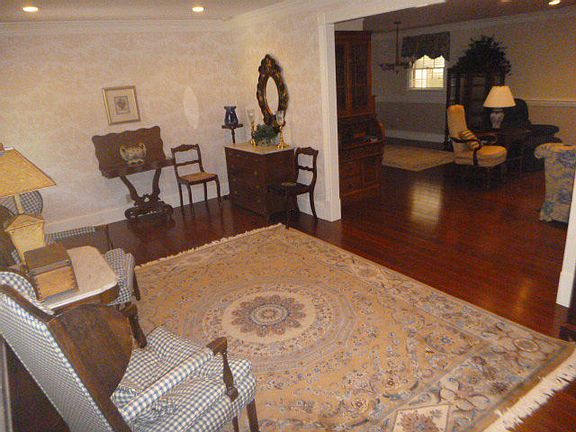 4th image of 901 Florida Dr