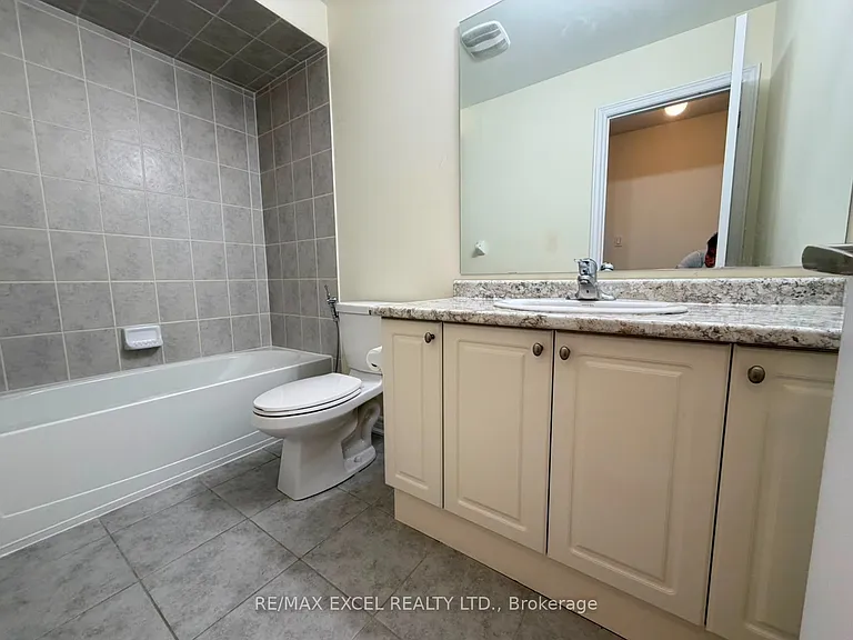 27 Manston Cres — Photo 4