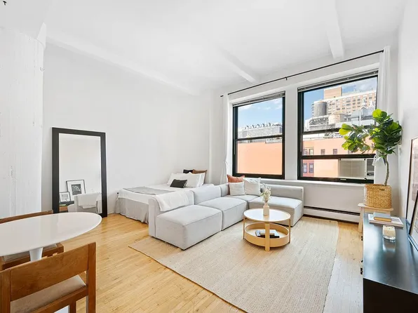 250 Mercer St APT B1104, New York, NY 10012