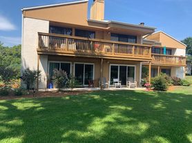 1051 S Highland St, Mount Dora, FL