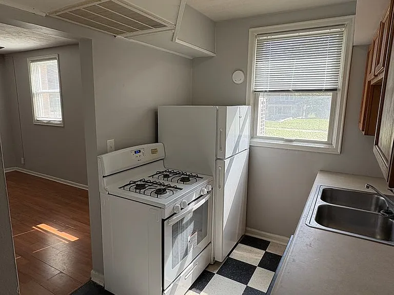 311 N 31st Ave — Photo 2