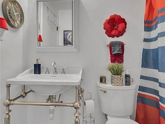 3rd image of 8009 Revere Pl