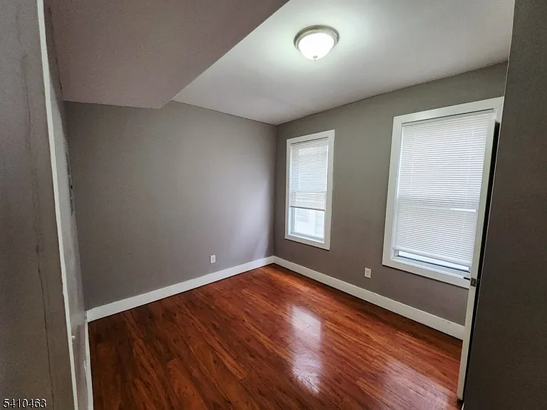 146 Hollywood Ave — Photo 8