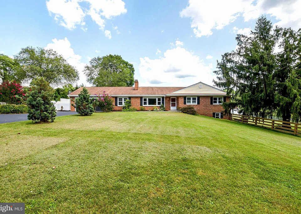 1st image of 8716 Deanna Dr