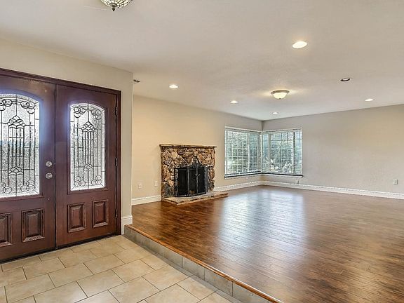 2nd image of 126 Oak Ln