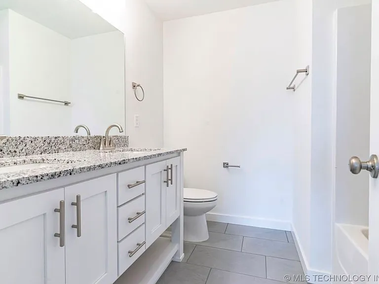 15116 E 38th Pl S — Photo 11