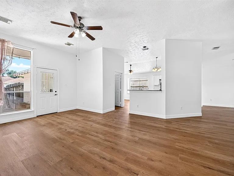 15307 Flemington Ave — Photo 12