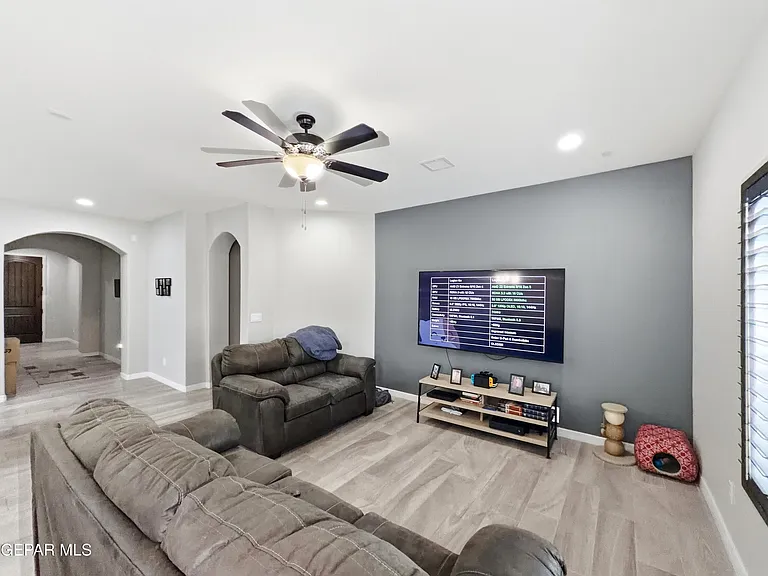 12805 Kingsbury Ave — Photo 8