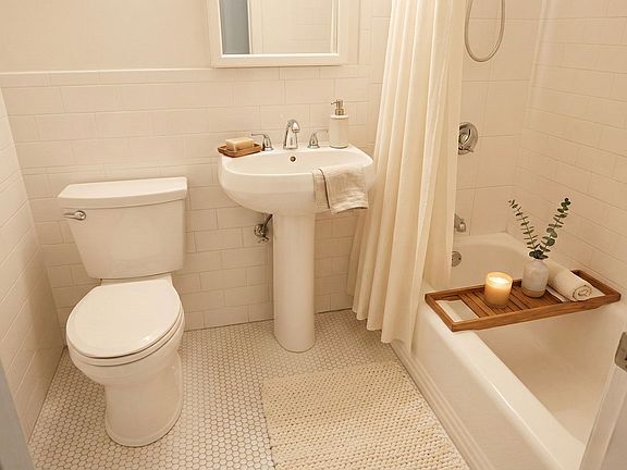 5th image of 922 Beacon St APT 24