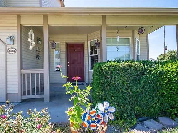 3rd image of 1355 E Oasis Cir