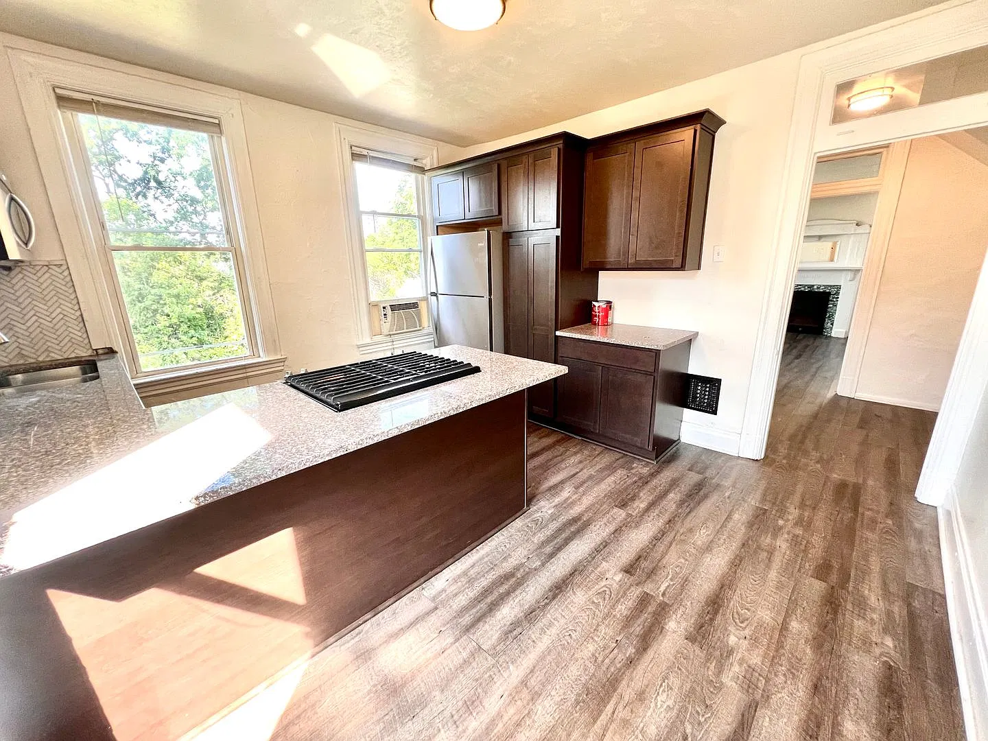 125 Washington Avenue (Full Service) (For Sale) — Photo 3