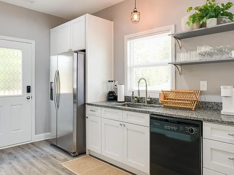 210 Evans St — Photo 33