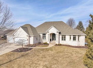 2363 Crown Pointe Blvd, Suamico, WI 54173