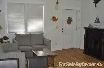 Living room : looking from kitchen to the front door