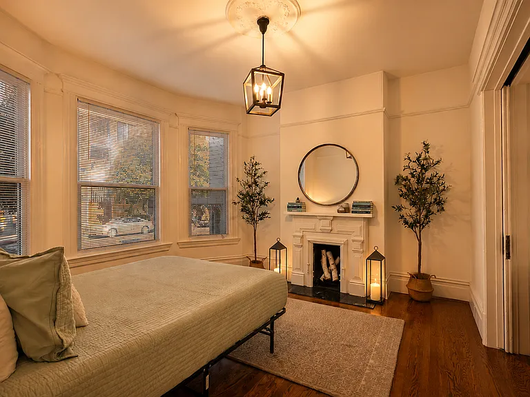 Bedroom #1: Beautifully furnished with a premium queen bed and classic Victorian bay windows overlooking Lyon Street. Generous closet space in every bedroom provides ample storage rarely found in San Francisco homes.