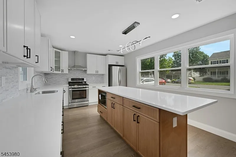4 bed, 3.0 bath, $4,500 — Photo 2