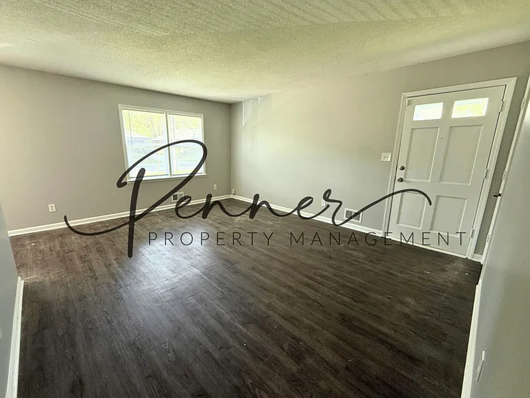 11606 Ivanhoe Ct — Photo 3