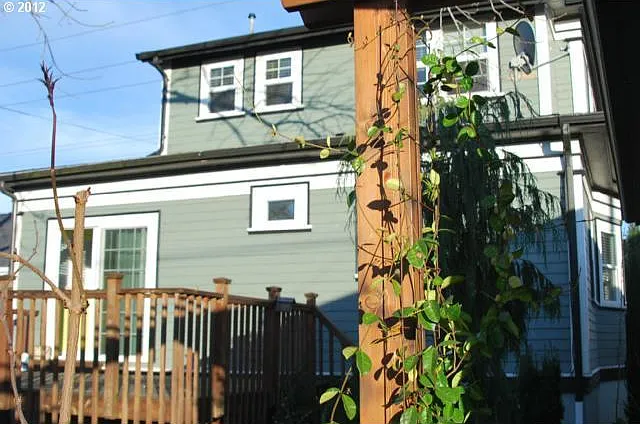 N Vancouver Ave — Photo 4