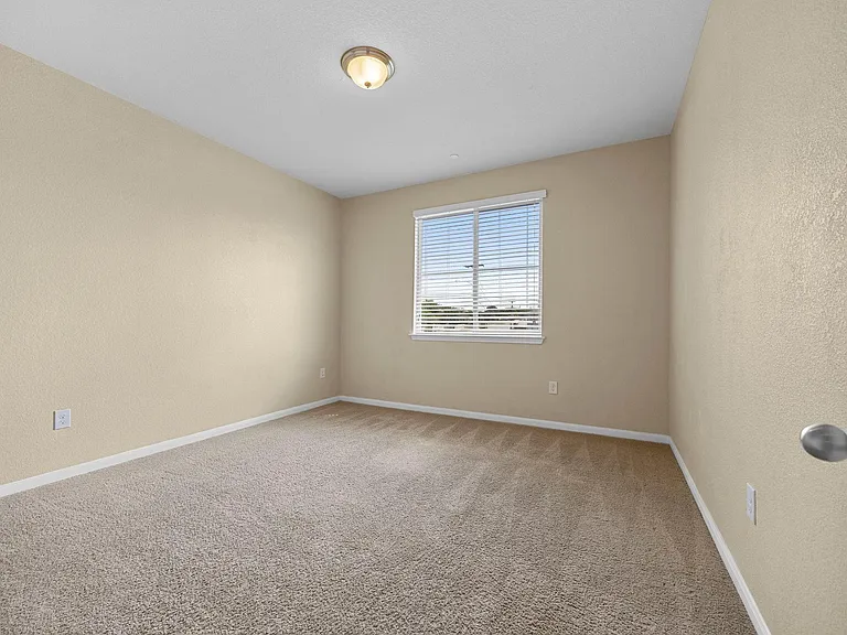 2880 Donnell Dr #101 — Photo 23