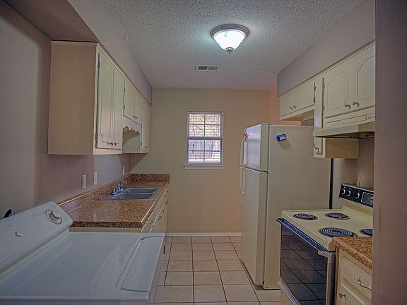 3rd image of 3290 Fairmeadow Dr