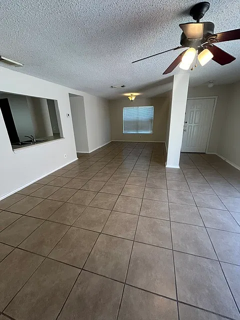 3 bed, 1386 sqft, $1,595 — Photo 4