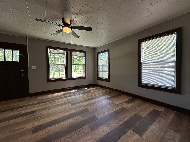 402 McKinney St — Photo 11