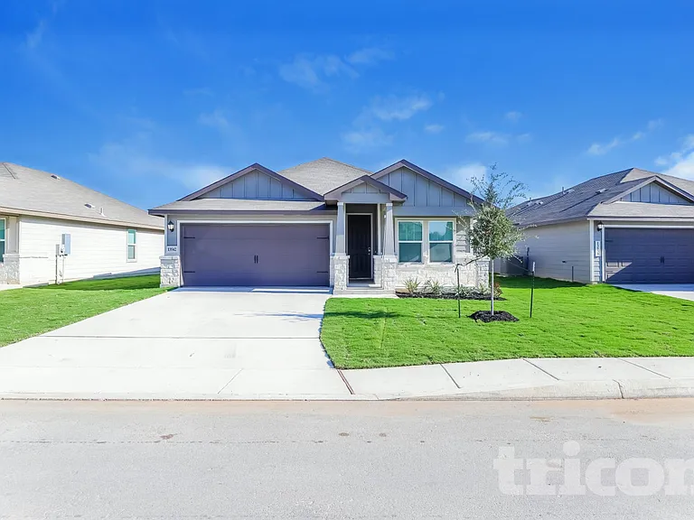 13542 Paxton Blvd — Photo 1